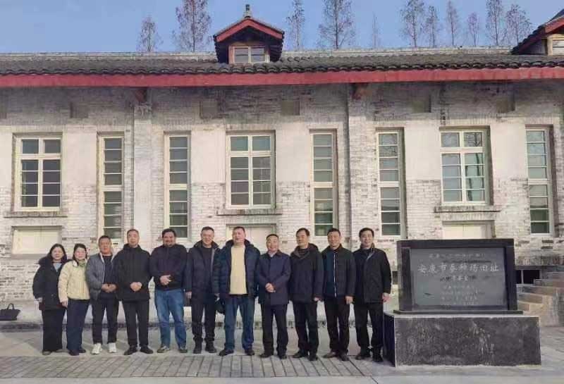 中亚客商来安康市蚕种场有限公司考察